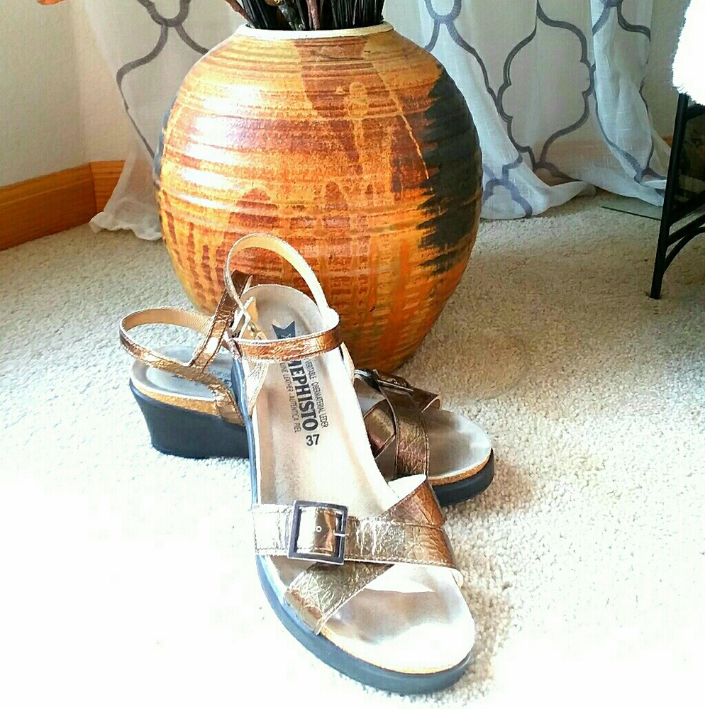 Chic bling Mephistos!